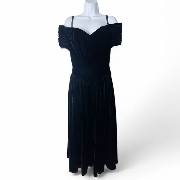 Karin Stevens Vintage Off Shoulder Velvet Maxi Bardot Dress Black NWT Sz. 10‎ - Picture 1 of 6